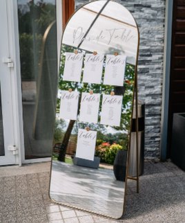 Plan de table sur un miroir en arche